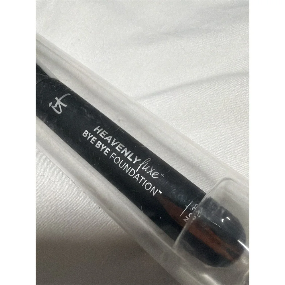 IT Cosmetics Heavenly Luxe Bye Bye Foundation Brush No. 22